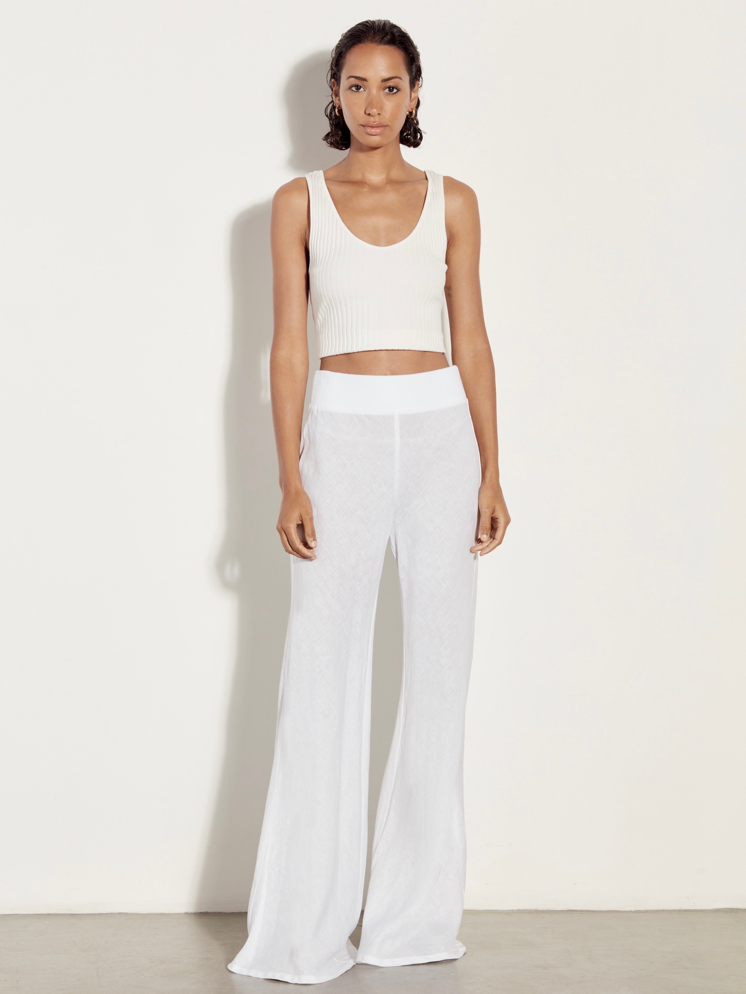 Cropped Scoop Tank | White Front