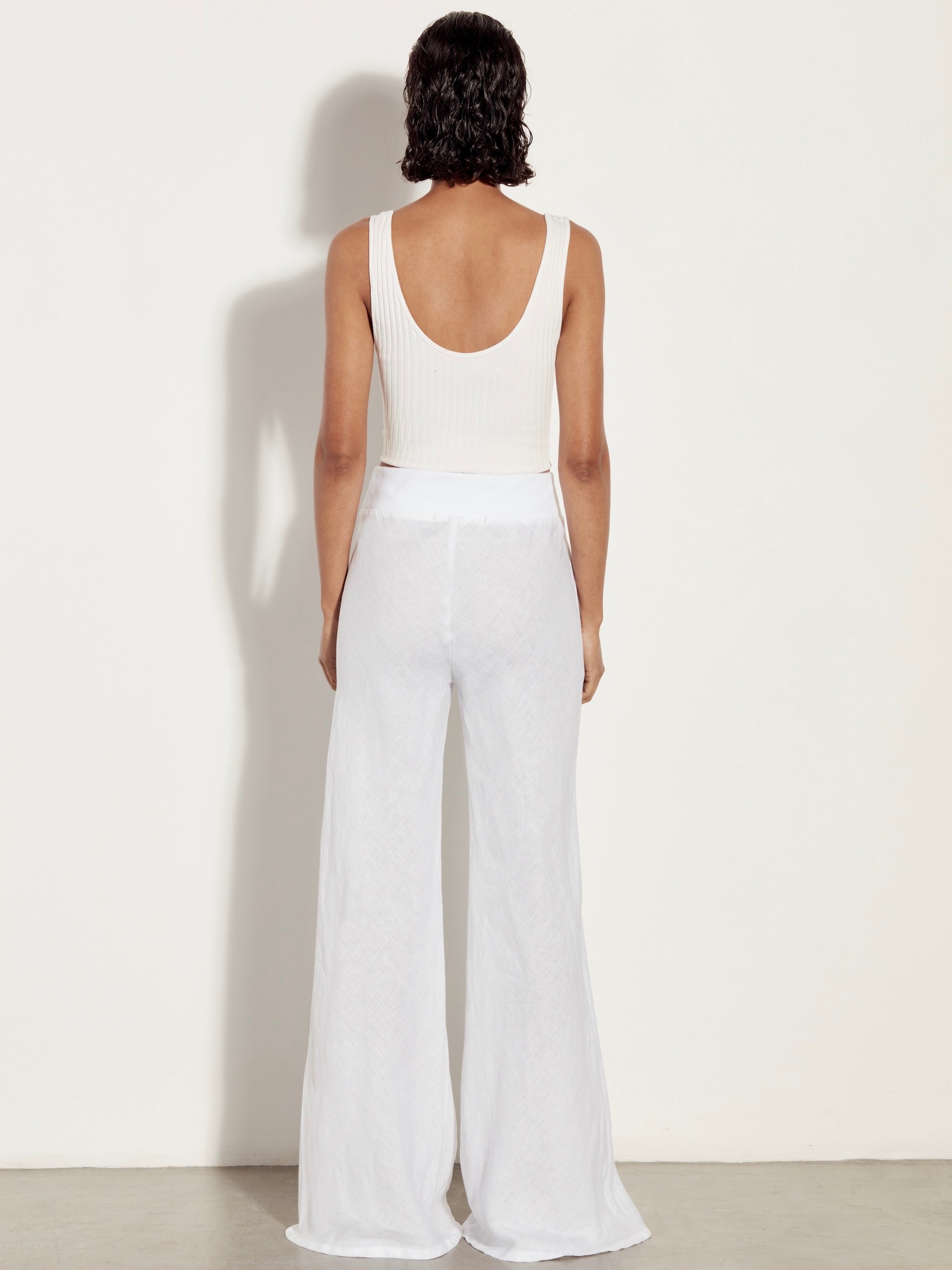 Cropped Scoop Tank | White Back