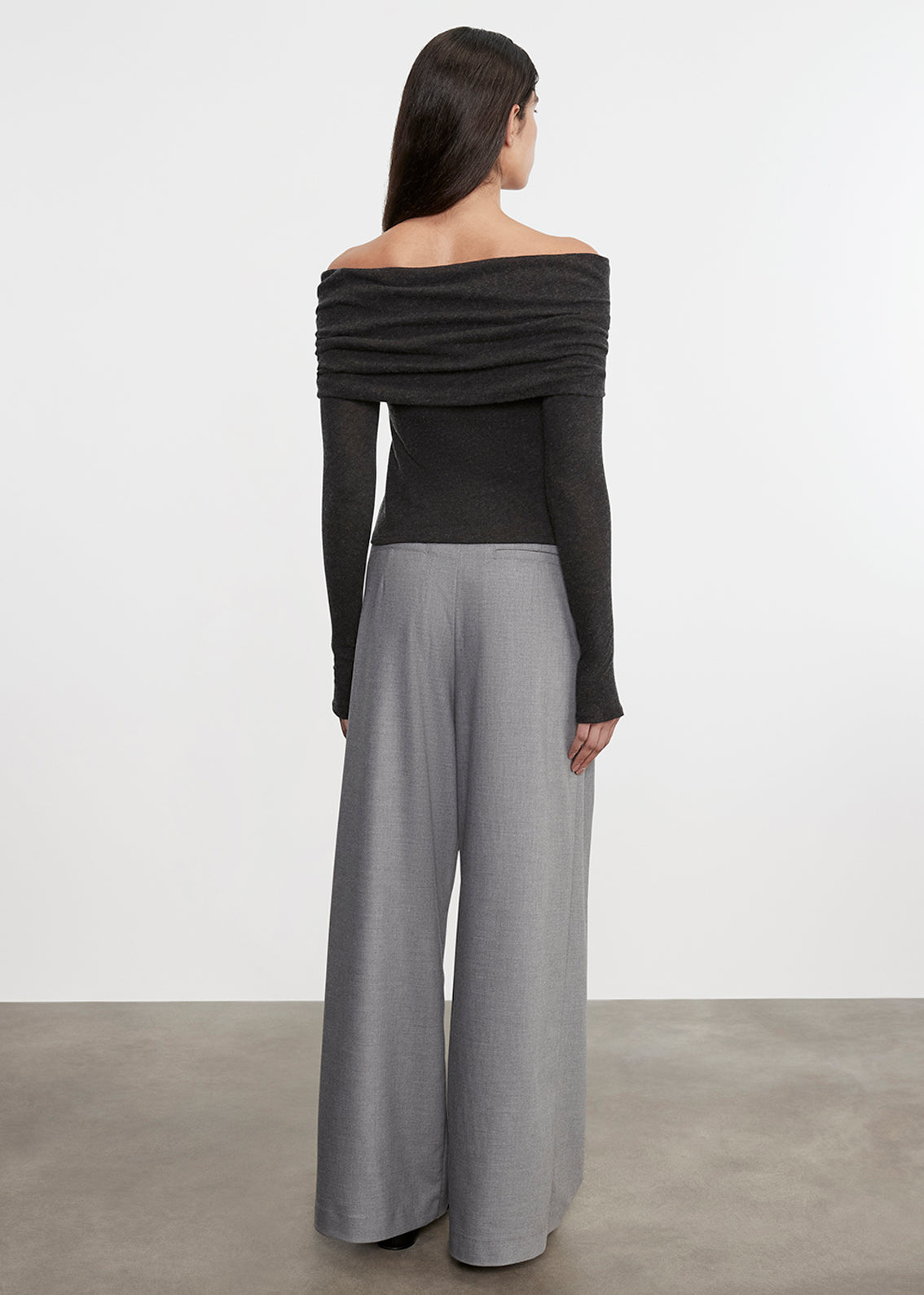 Cashmere L/S Off-Shoulder Top | Charcoal