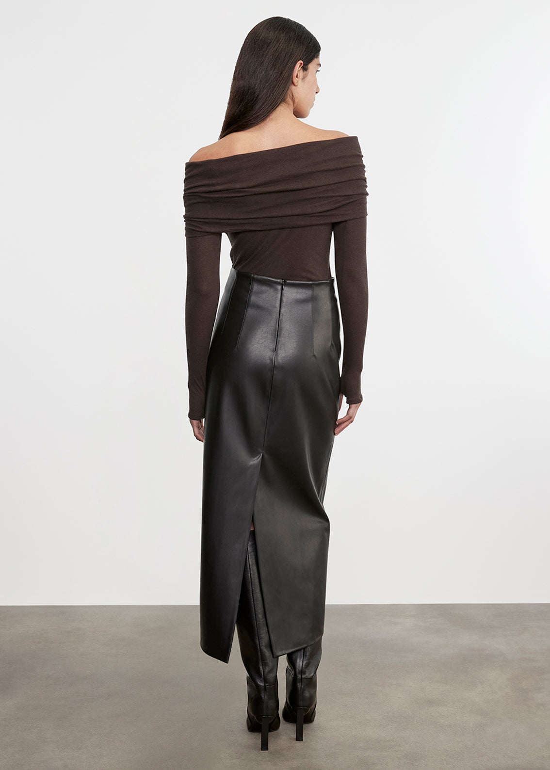Cashmere L/S Off-Shoulder Top | Dark Brown