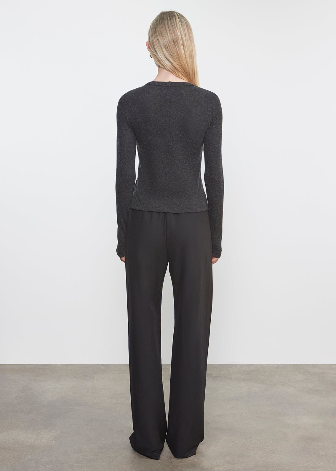 Cashmere New Classic L/S Crew | Charcoal