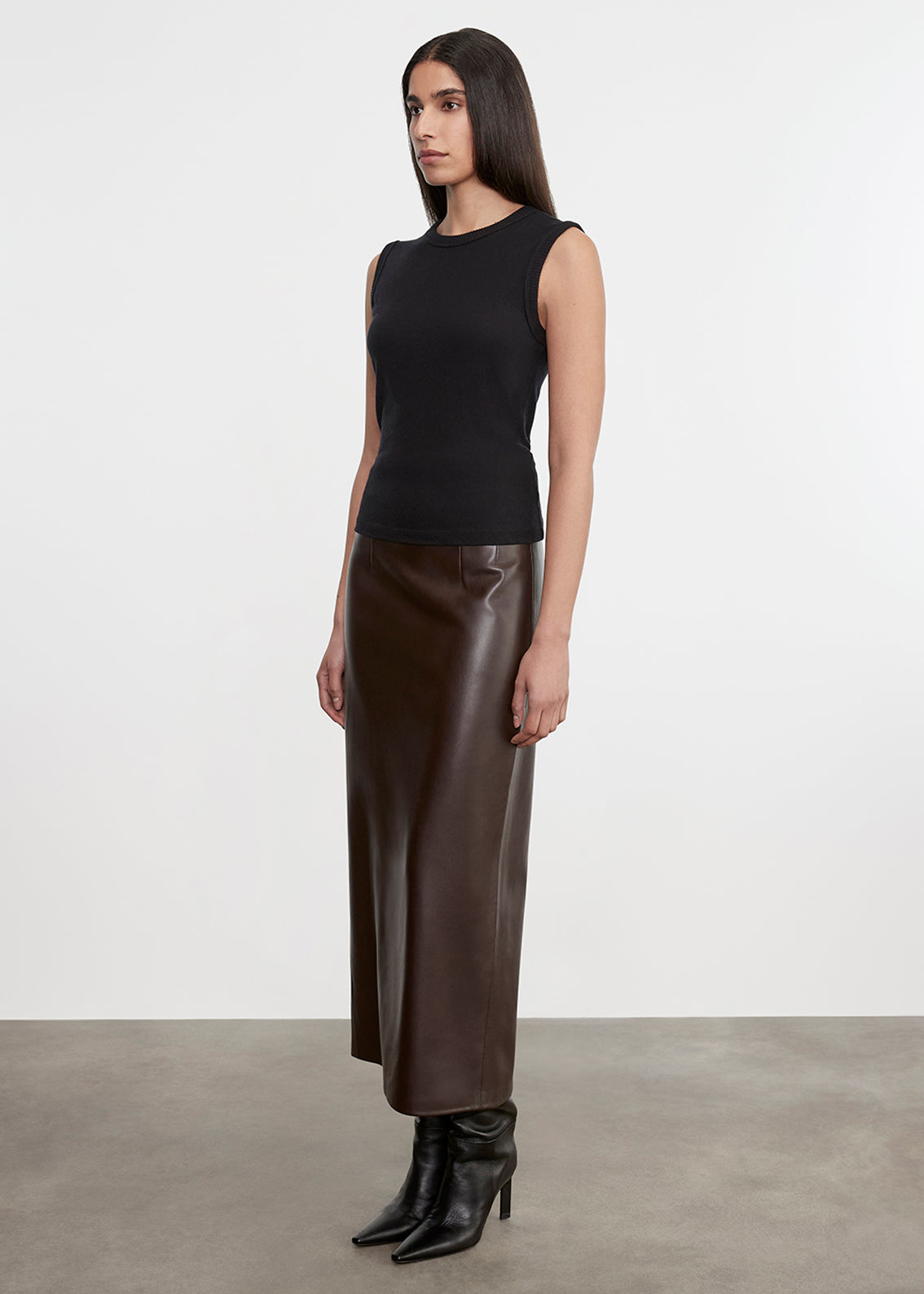 Leather Hi-Waist Curve Skirt | Dark Brown