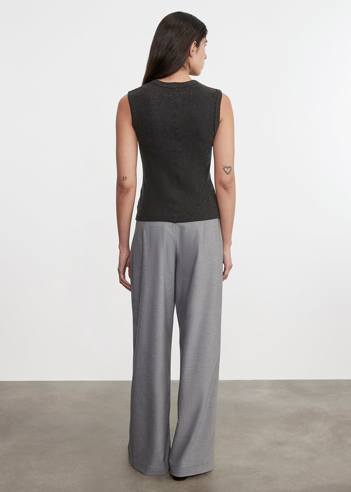 Cashmere New Classic Sleeveless Crew | Charcoal