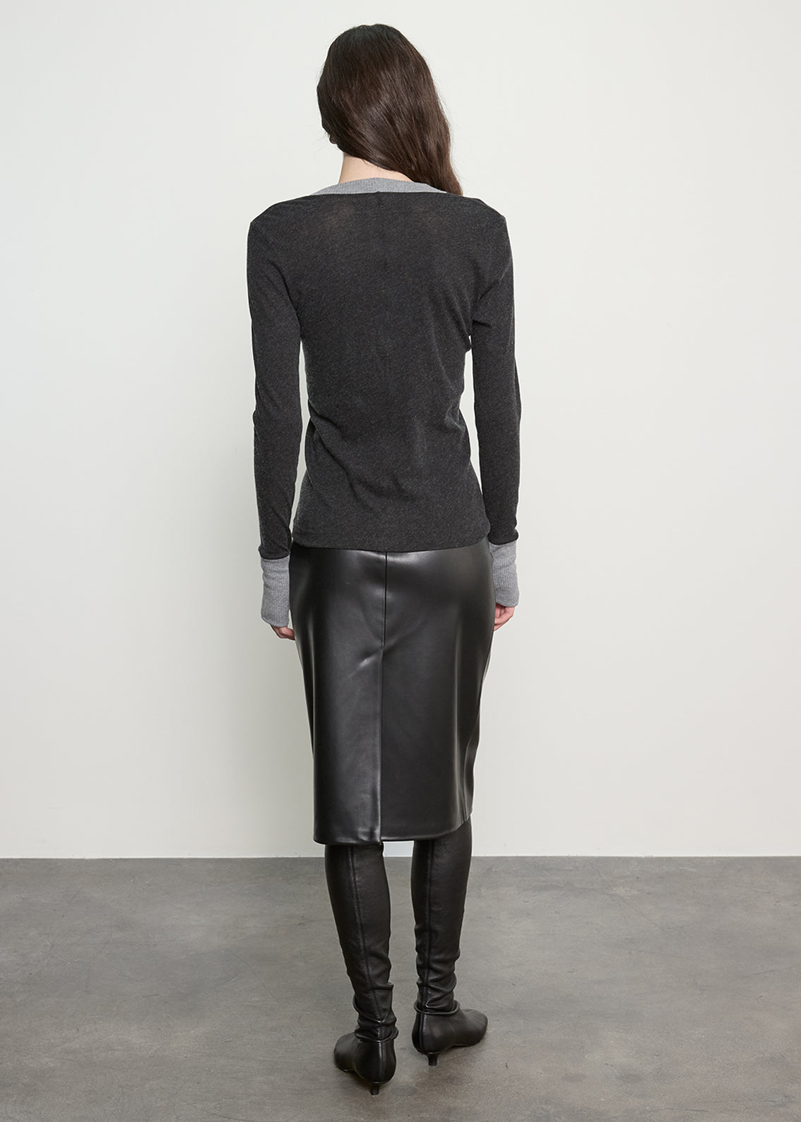 Fine Cashmere Jersey Contrast Easy Cuffed U | Charcoal/Smoke