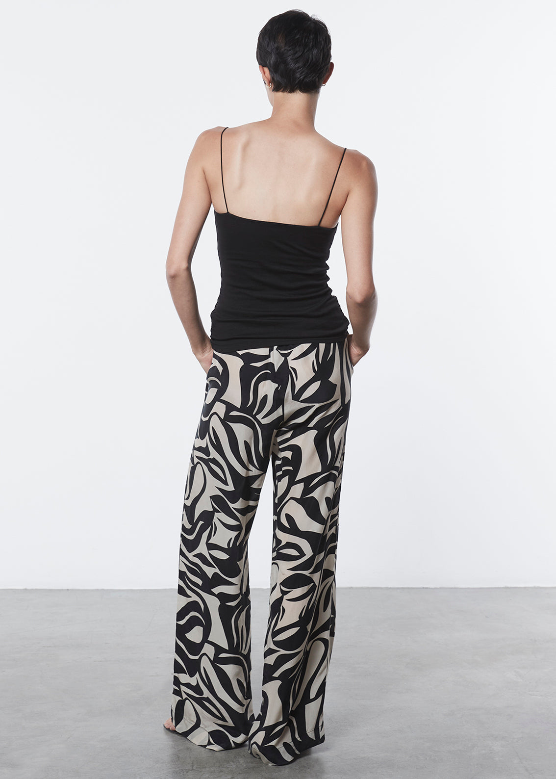 essential strappy tank - black