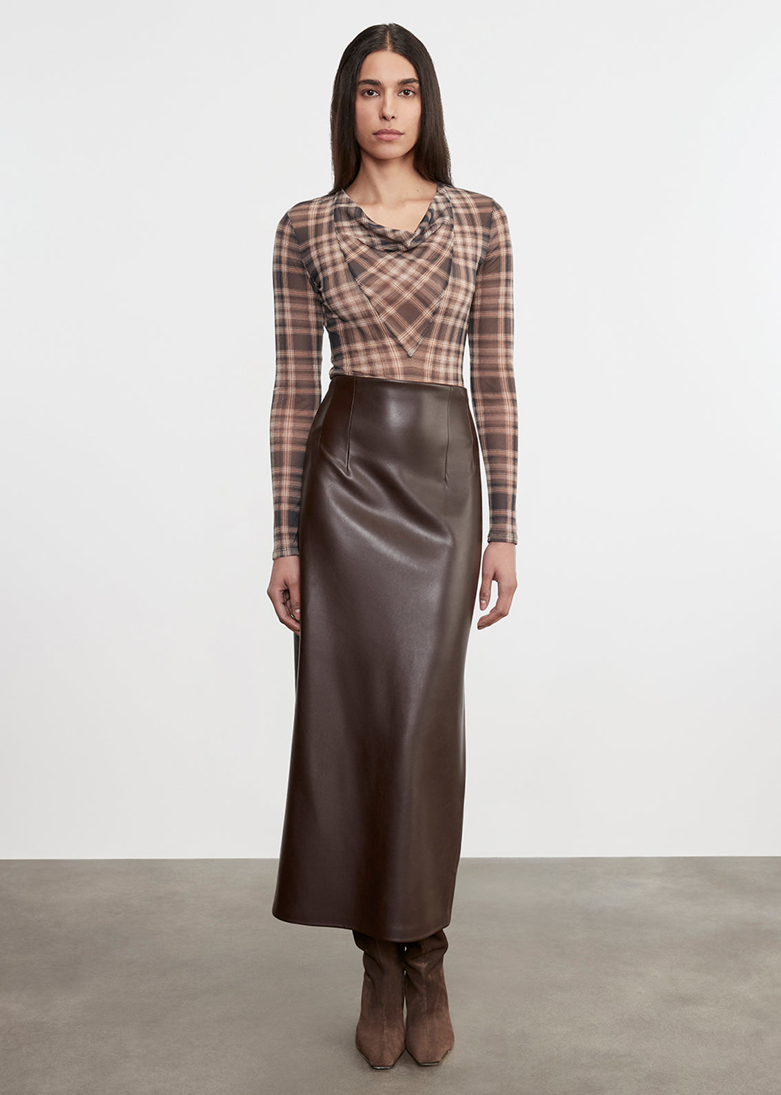 Leather Hi-Waist Curve Skirt | Dark Brown