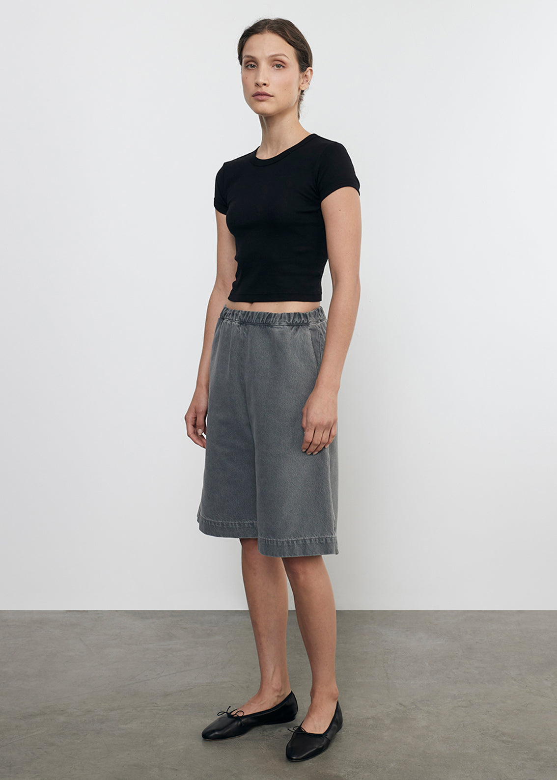 supima baby cropped tee in black