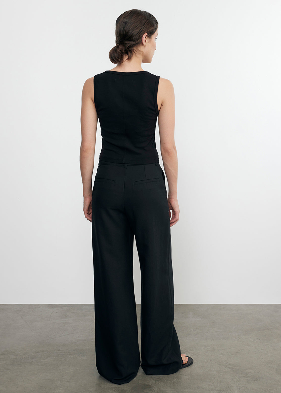 supima baby rib cropped fitted u tank in black