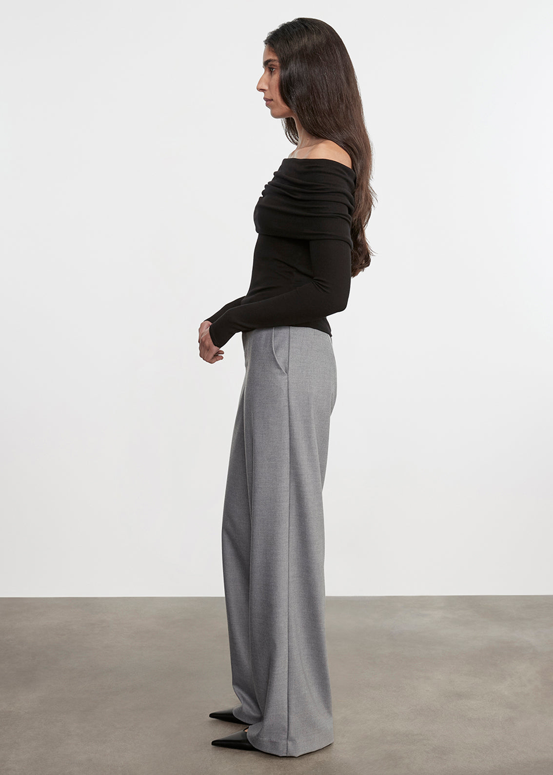 Silk Rib L/S Off-Shoulder Top | Black