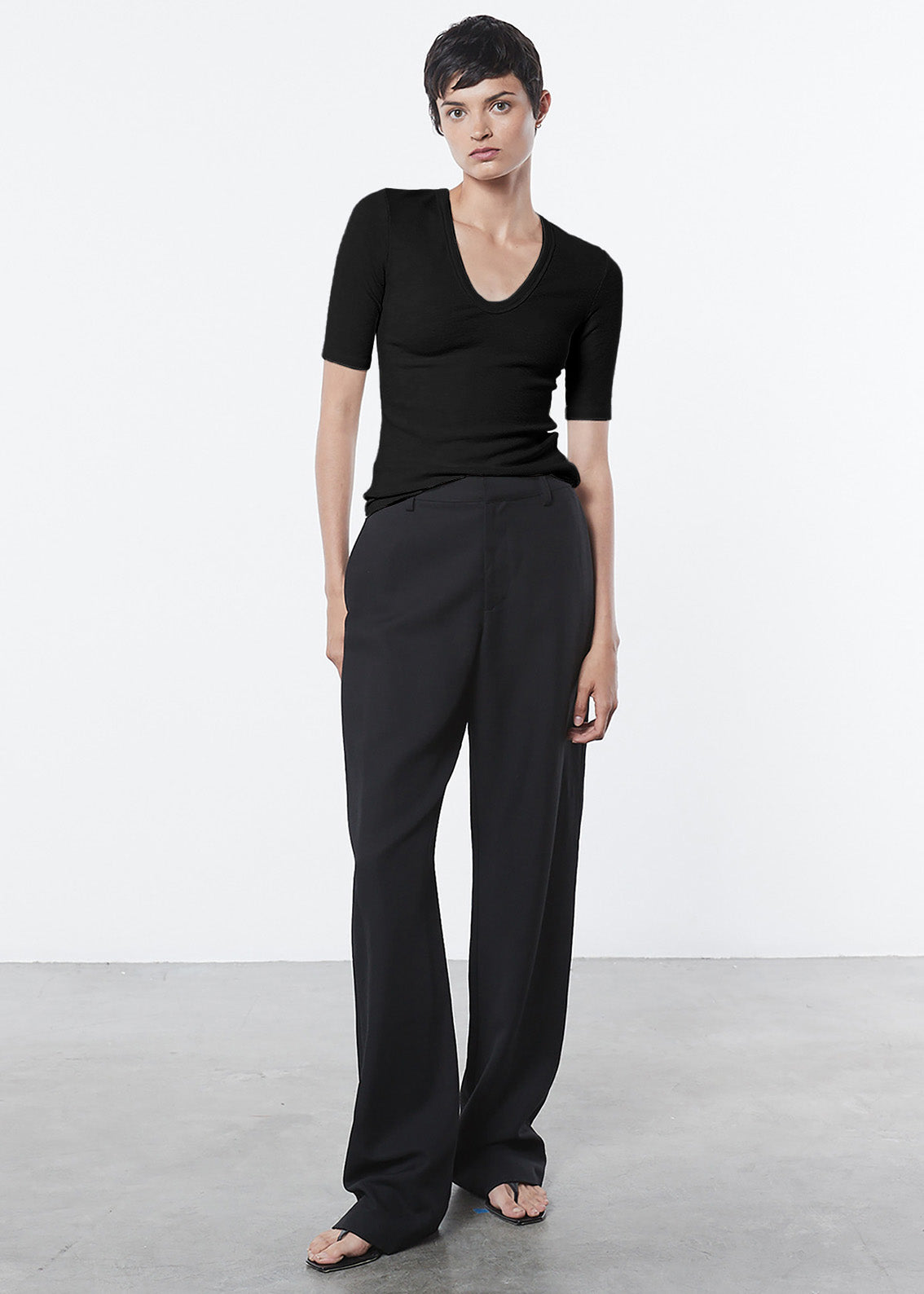 textured knit half sleeve u - black