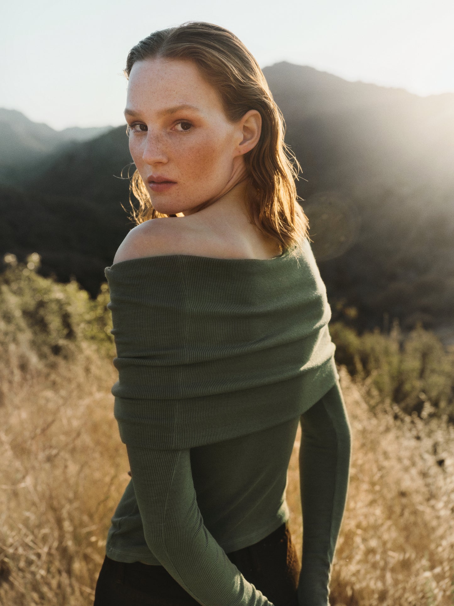 Silk Rib L/S Off-Shoulder Top | Olive Stone