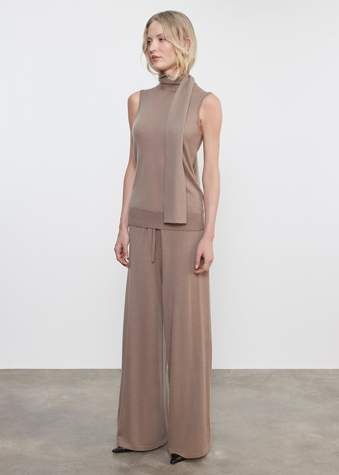 Tissue Cashmere Sleeveless Scarf Sweater | Walnut