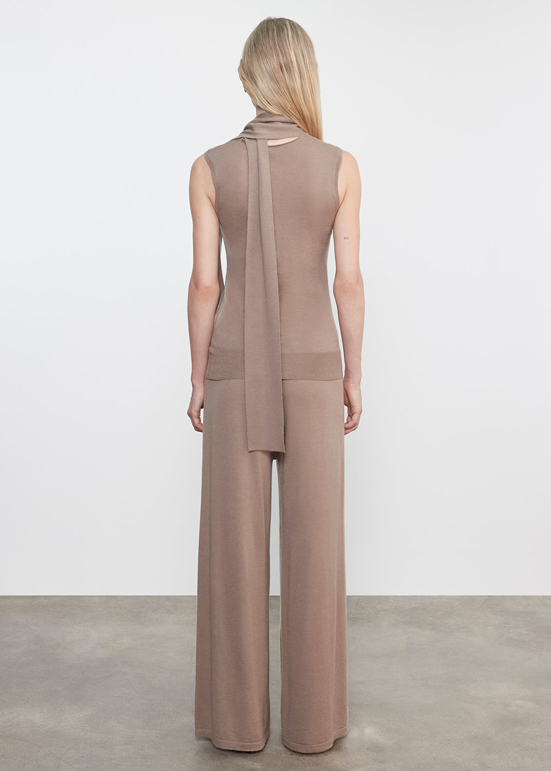 Tissue Cashmere Sleeveless Scarf Sweater | Walnut
