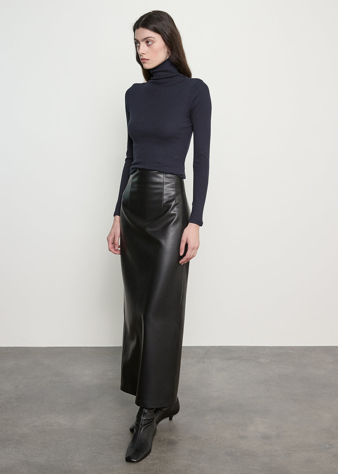 Leather Hi-Waist Curve Skirt | Black