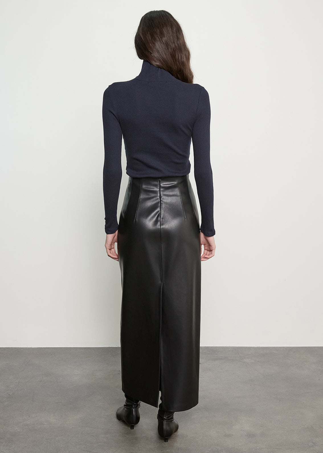 Leather Hi-Waist Curve Skirt | Black