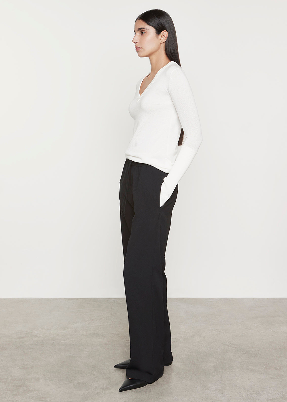 Fine Cashmere Knitted V-Neck Sweater | Ivory