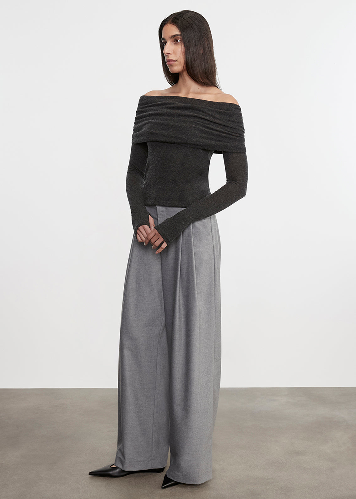 Cashmere L/S Off-Shoulder Top | Charcoal