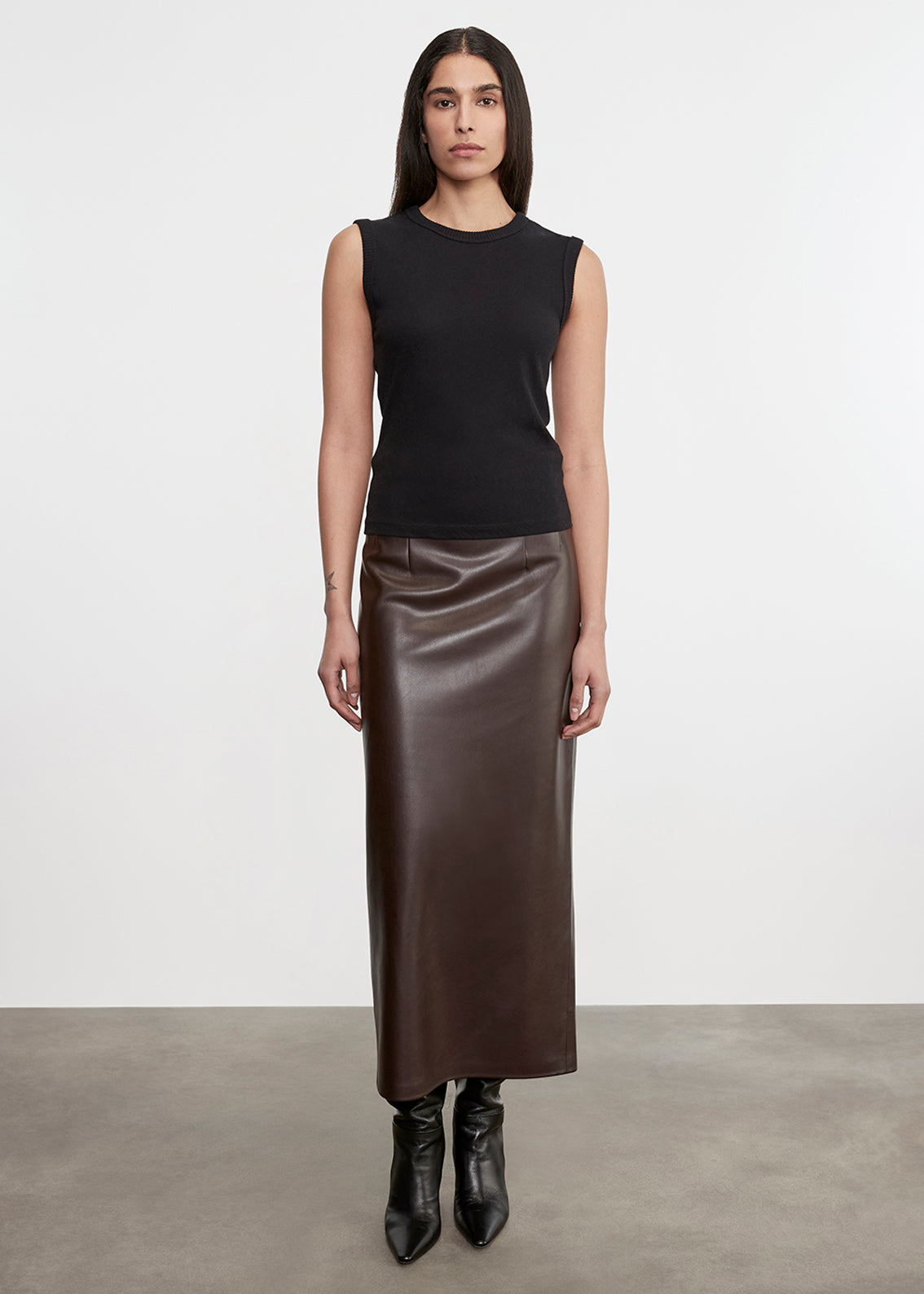 Cashmere New Classic Sleeveless Crew | Black