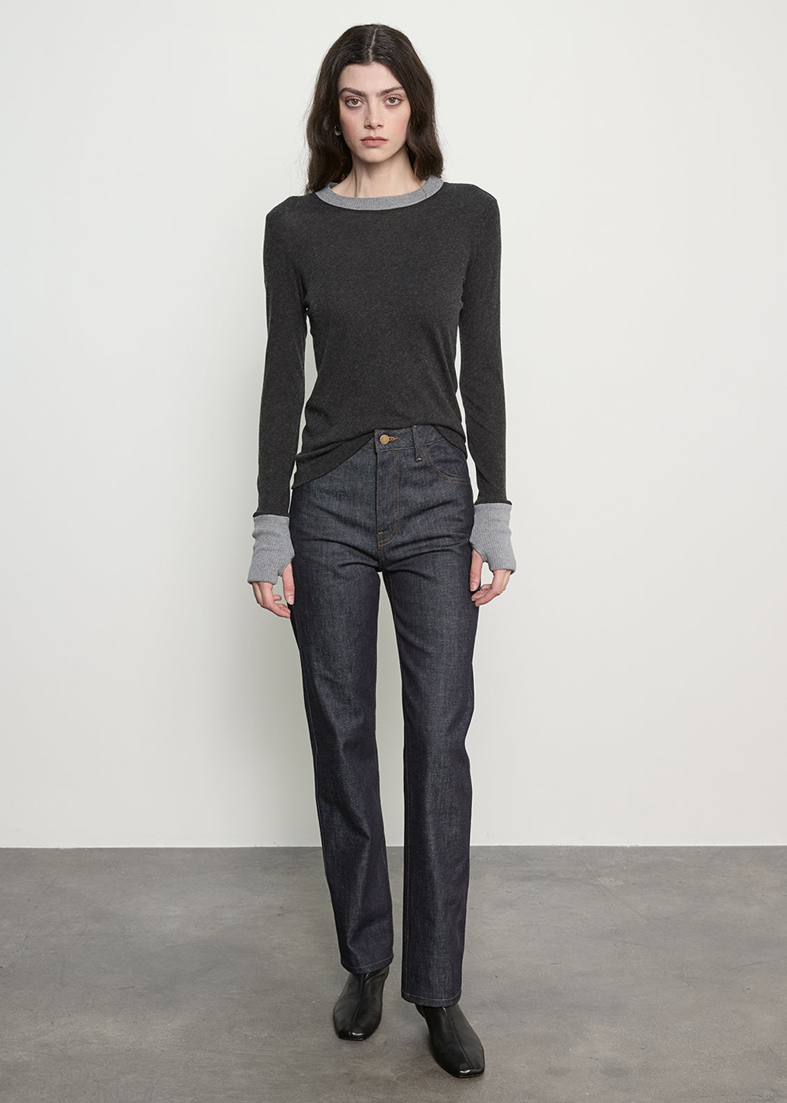 Fine Cashmere Jersey Contrast Easy Cuffed Crew | Charcoal/Smoke