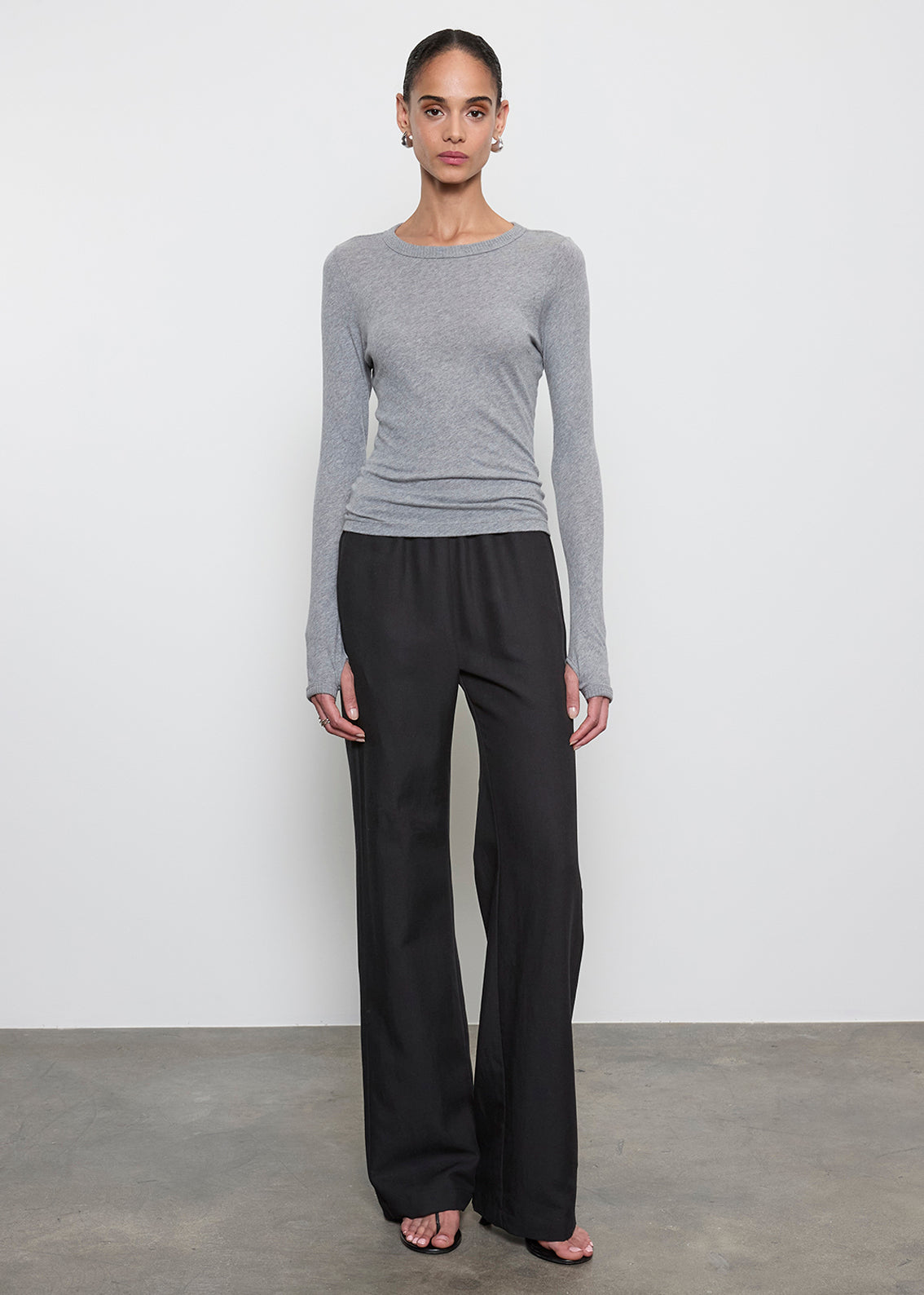 Cashmere New Classic L/S Crew | Smoke
