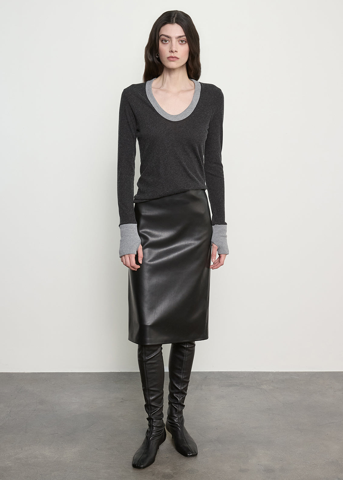 Fine Cashmere Jersey Contrast Easy Cuffed U | Charcoal/Smoke