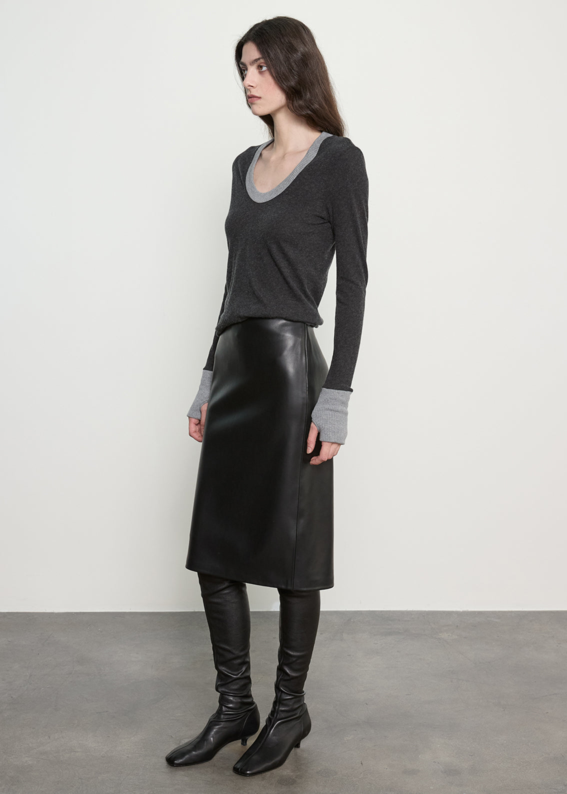 Fine Cashmere Jersey Contrast Easy Cuffed U | Charcoal/Smoke