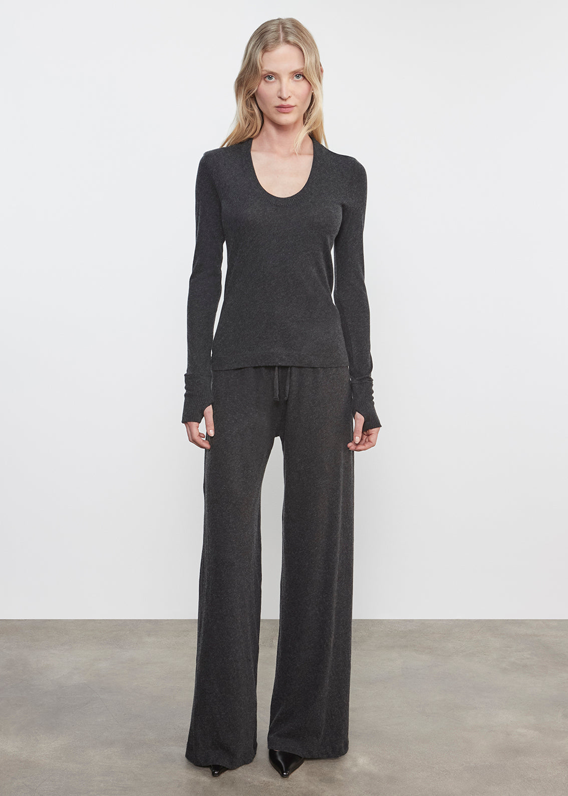 Cashmere Easy Cuffed U | Charcoal