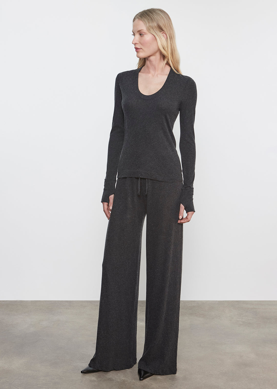 Cashmere Easy Cuffed U | Charcoal