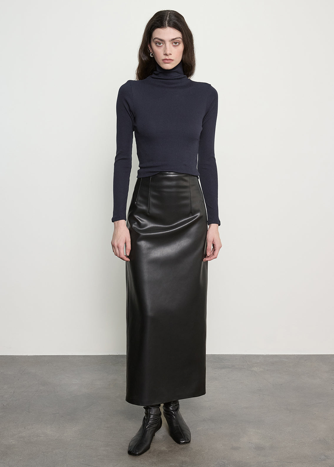 Leather Hi-Waist Curve Skirt | Black