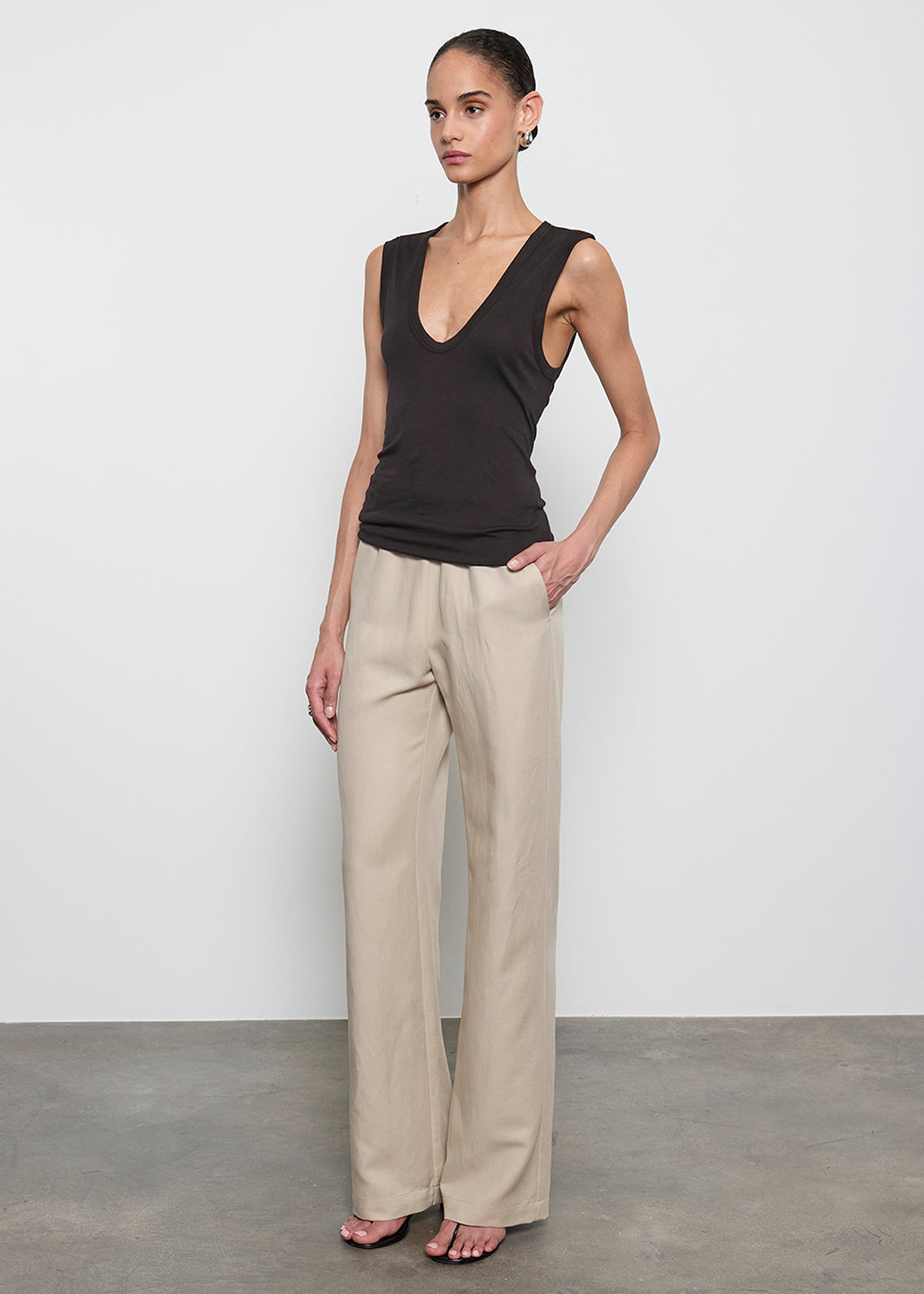 Essential Sleeveless U | Black – Enza Costa