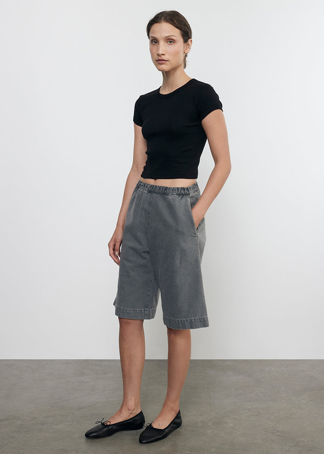 supima baby cropped tee in black