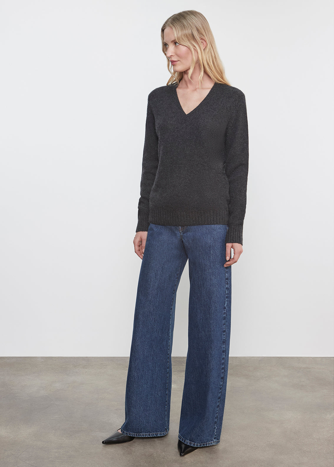 Cashmere V-Neck | Charcoal