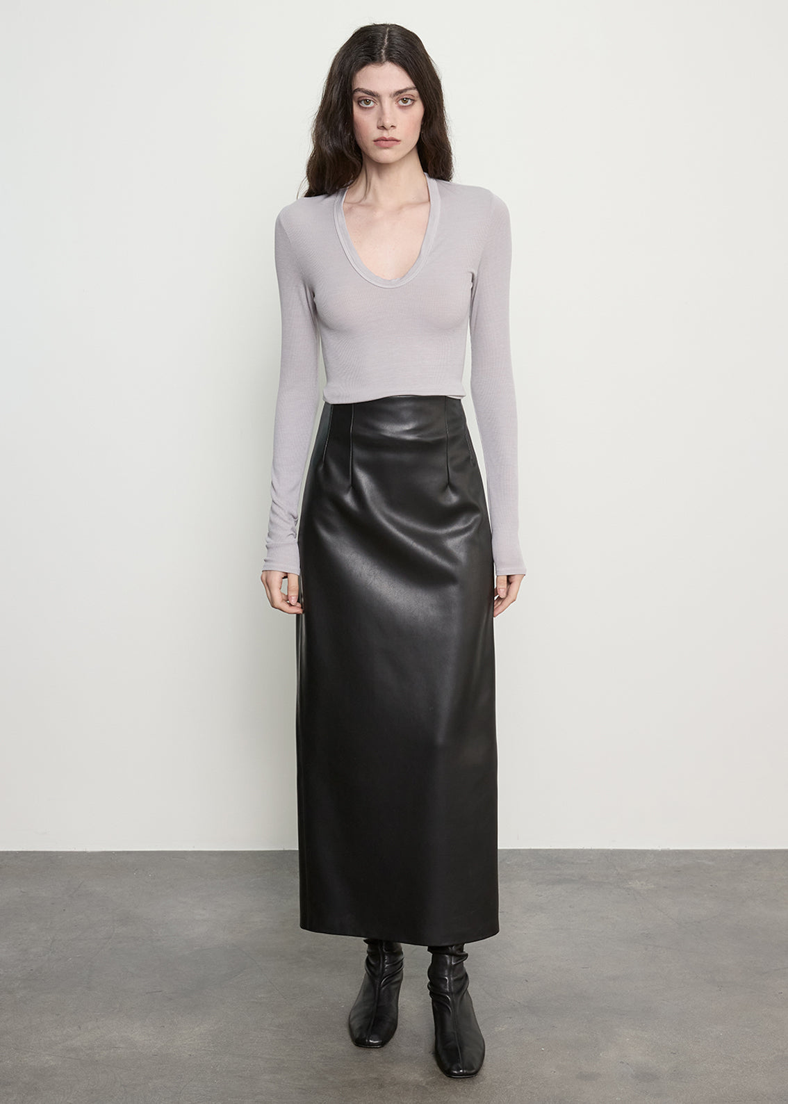 Leather Hi-Waist Curve Skirt | Black