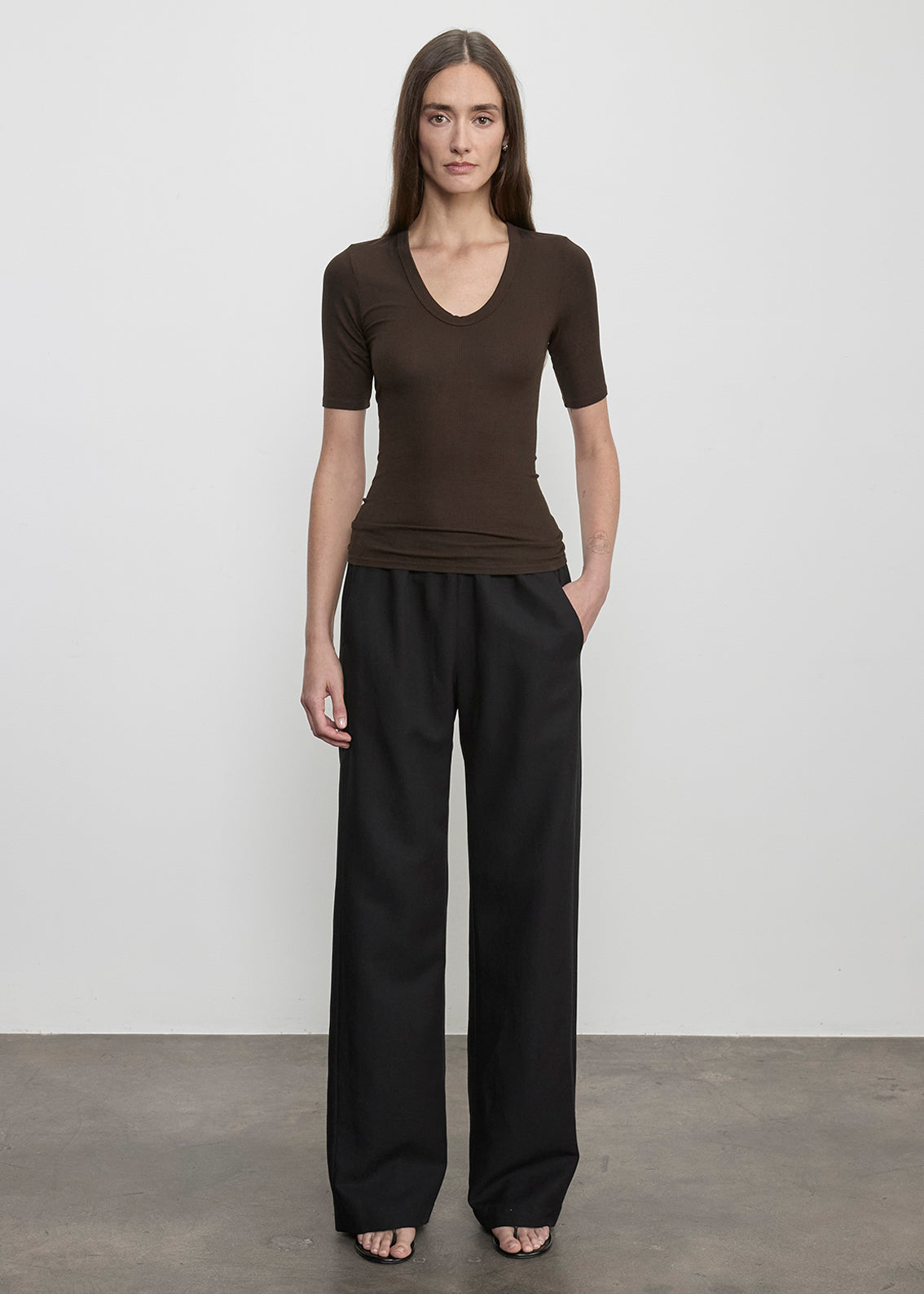 Fluid Silk Rib Half Sleeve U | Coffee Bean