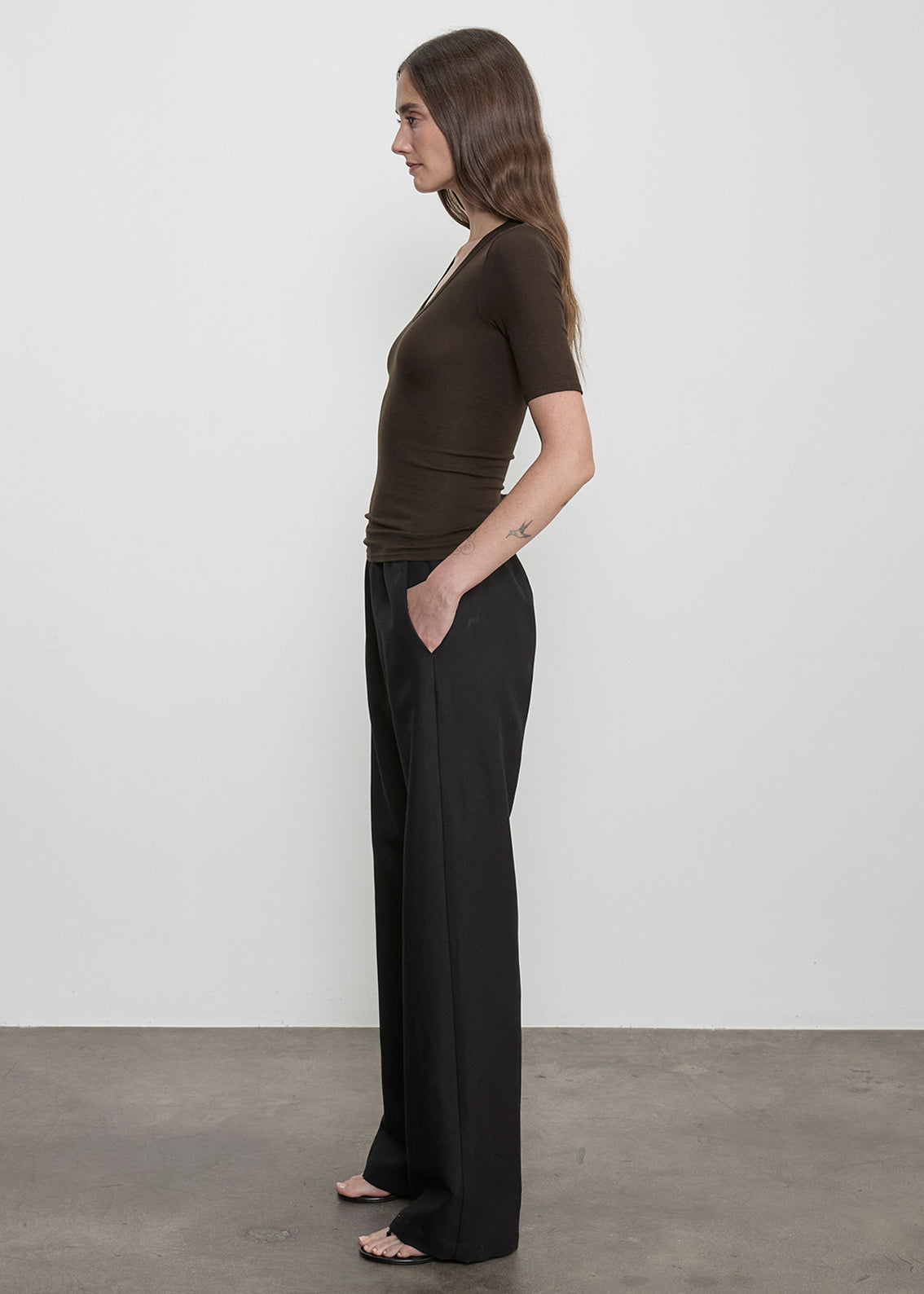 Fluid Silk Rib Half Sleeve U | Coffee Bean
