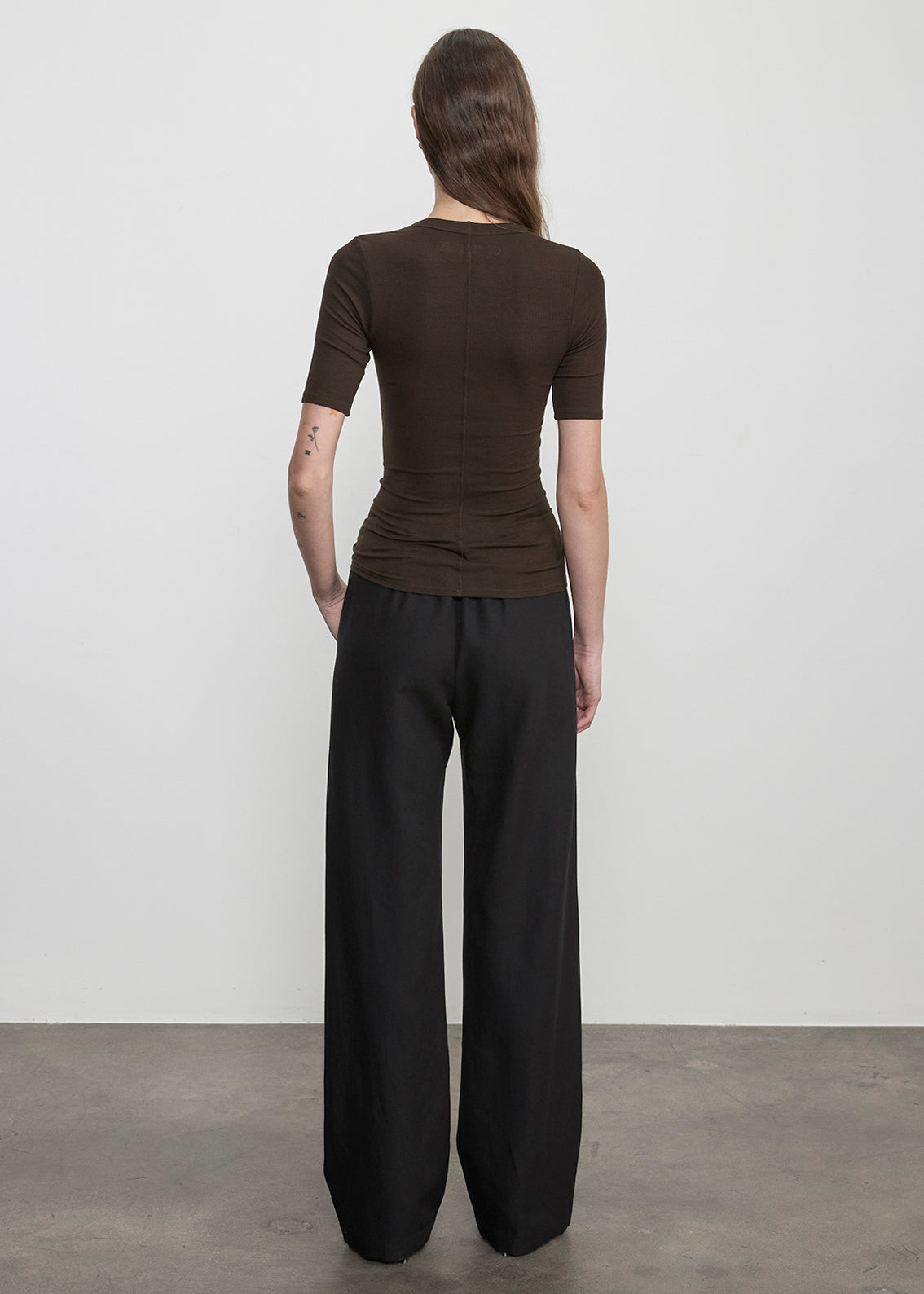 Fluid Silk Rib Half Sleeve U | Coffee Bean