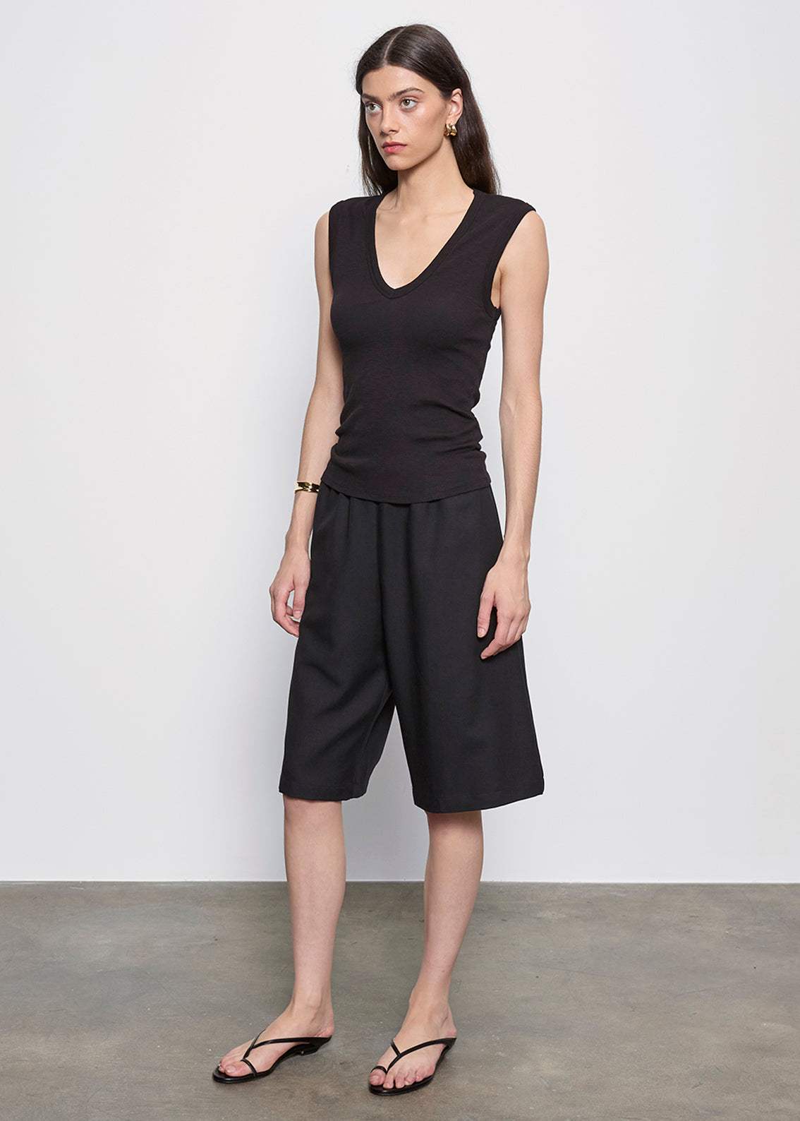 Textured Knit Sleeveless V | Black