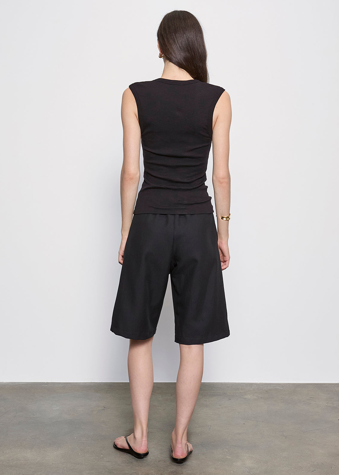 Textured Knit Sleeveless V | Black