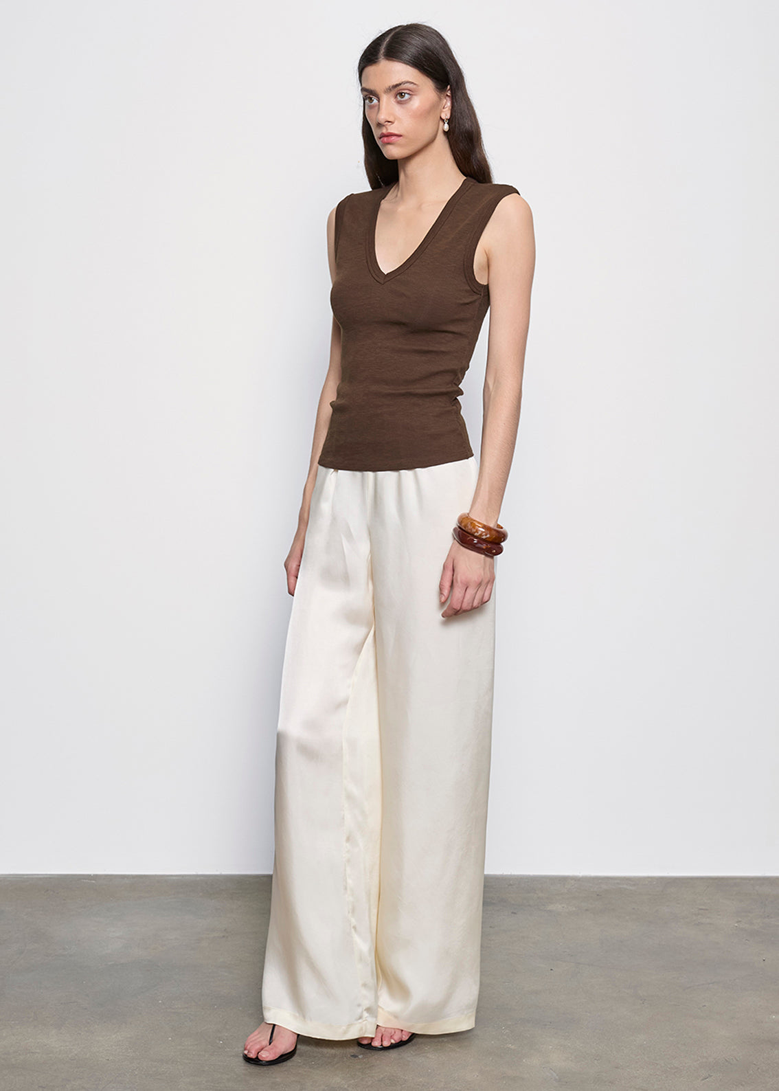 Textured Knit Sleeveless V | Chocolate