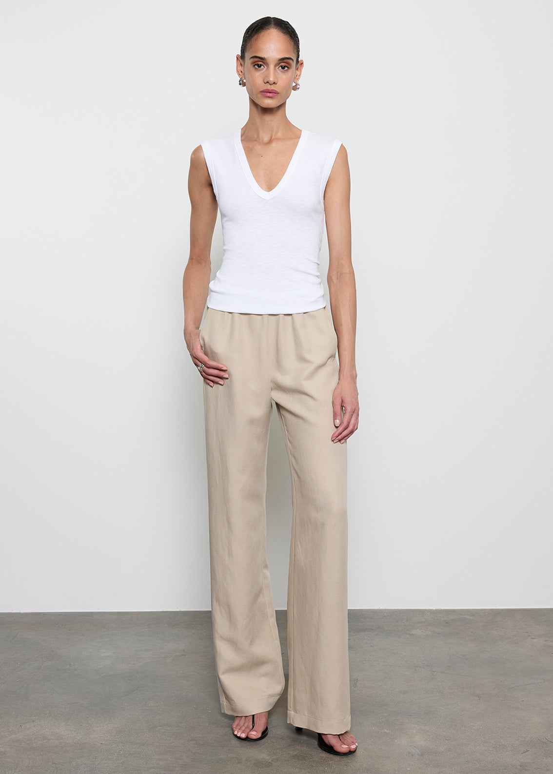 Textured Knit Sleeveless V | White