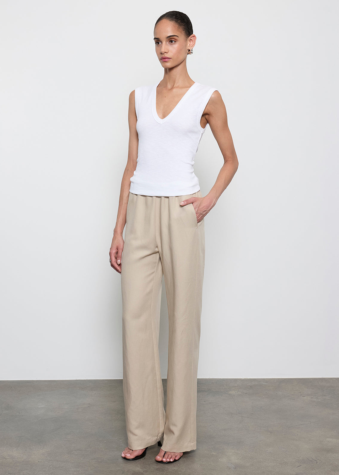 Textured Knit Sleeveless V | White