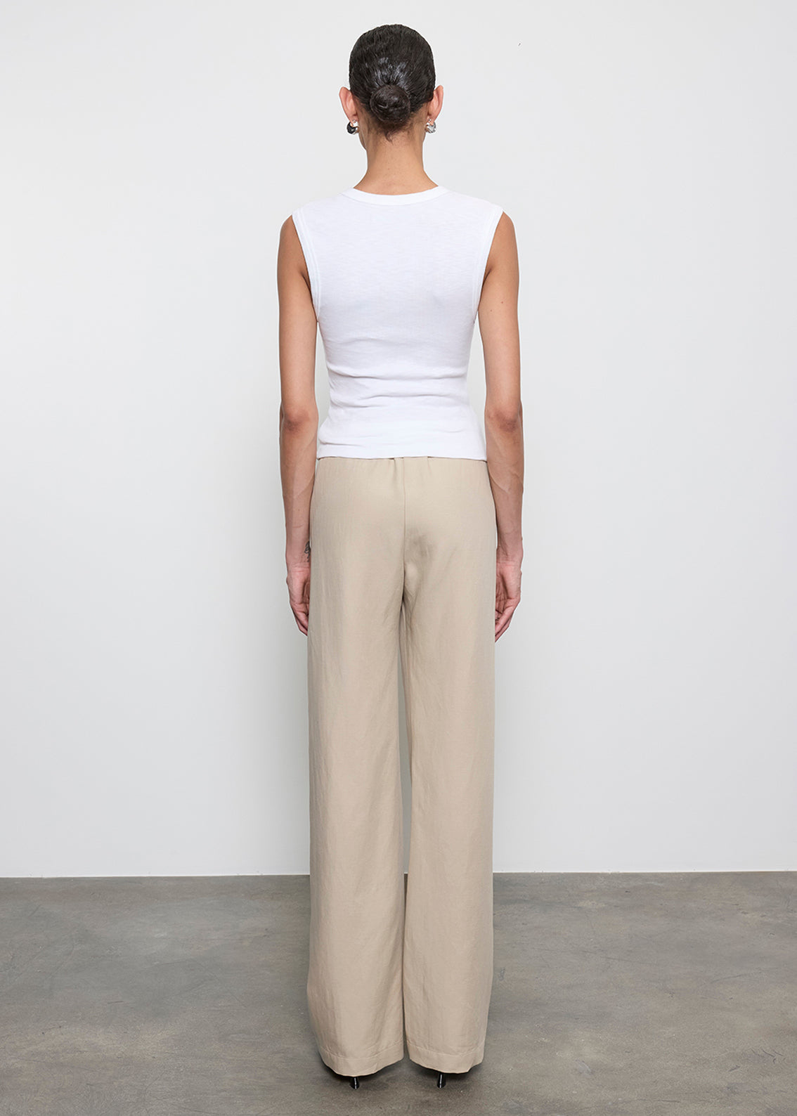 Textured Knit Sleeveless V | White