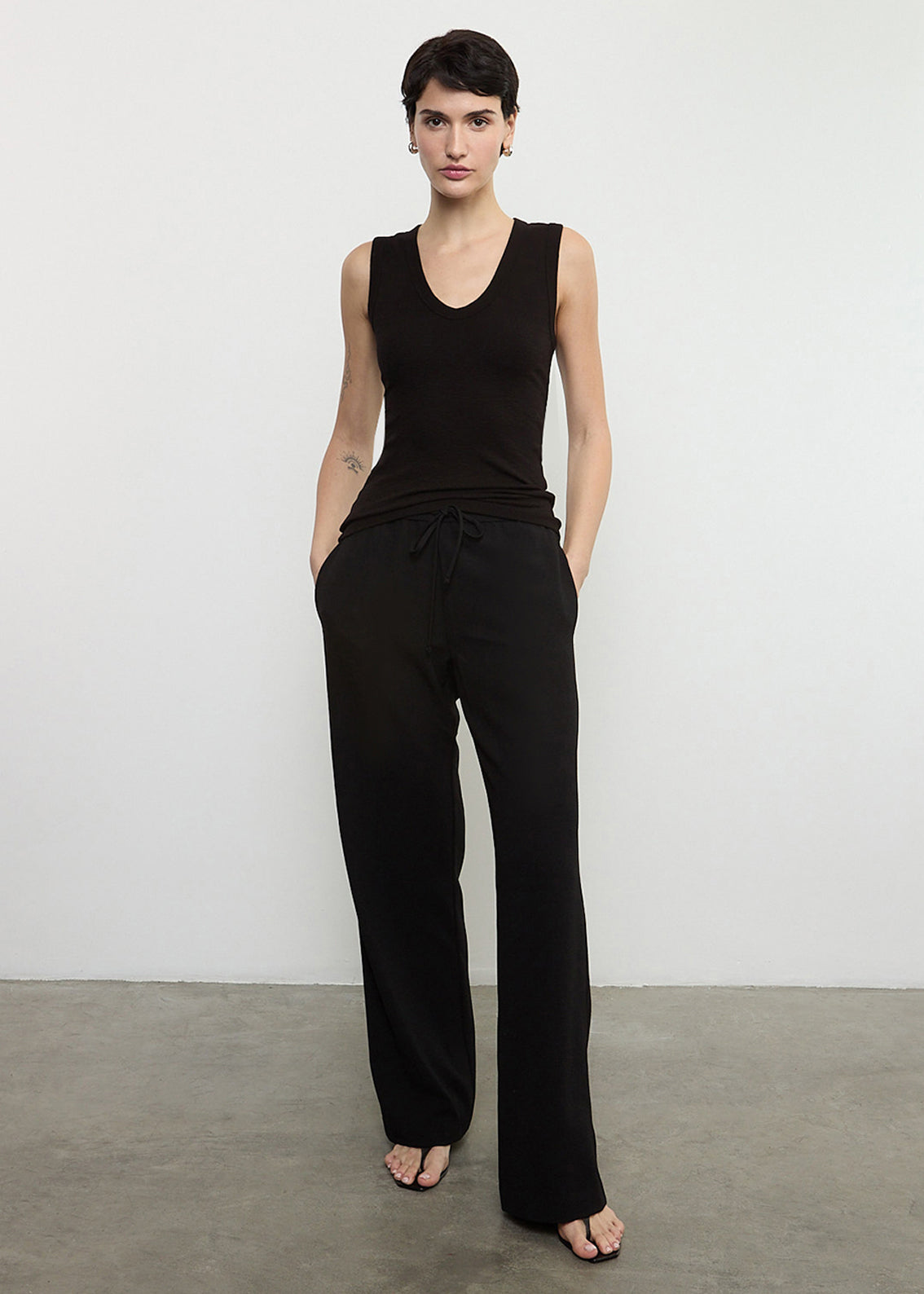 Crepe Drawstring Pant | Black