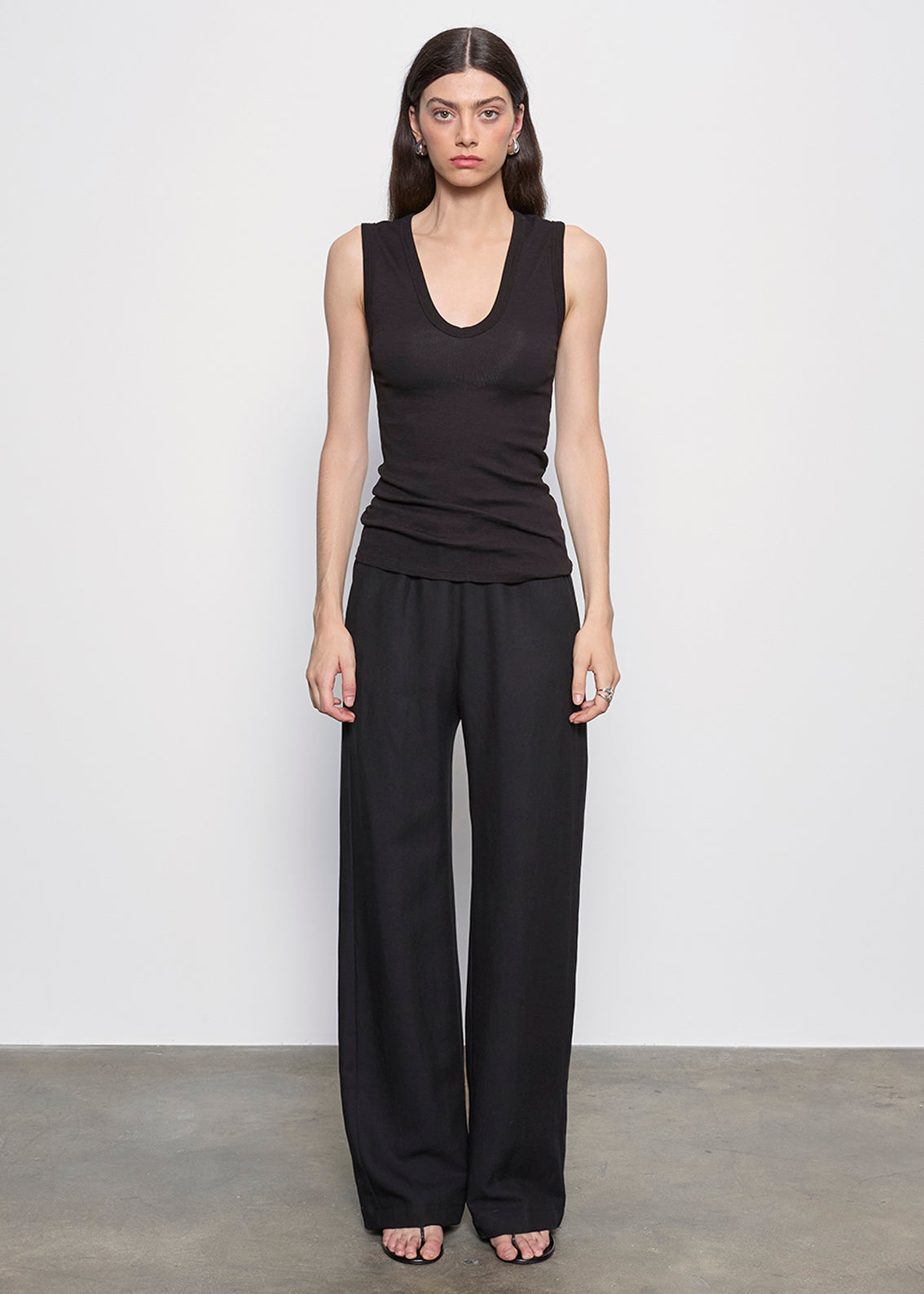 Textured Knit Sleeveless U | Black