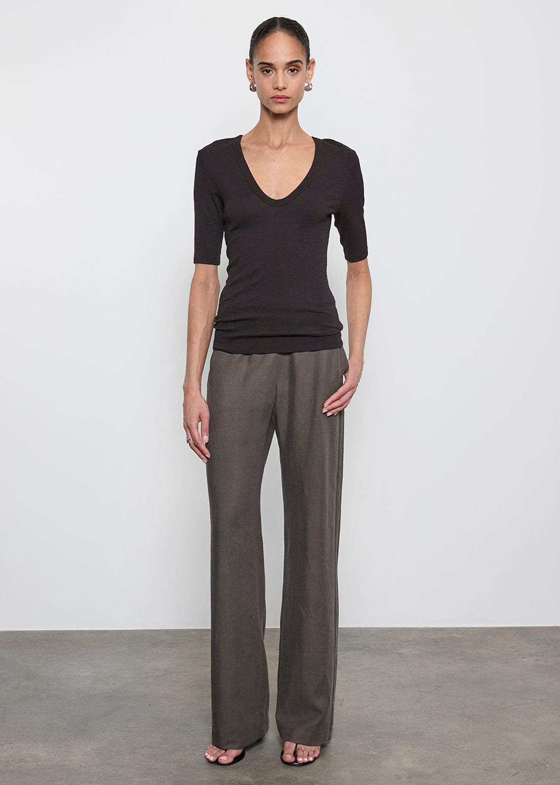 Textured Knit Half Sleeve U | Black