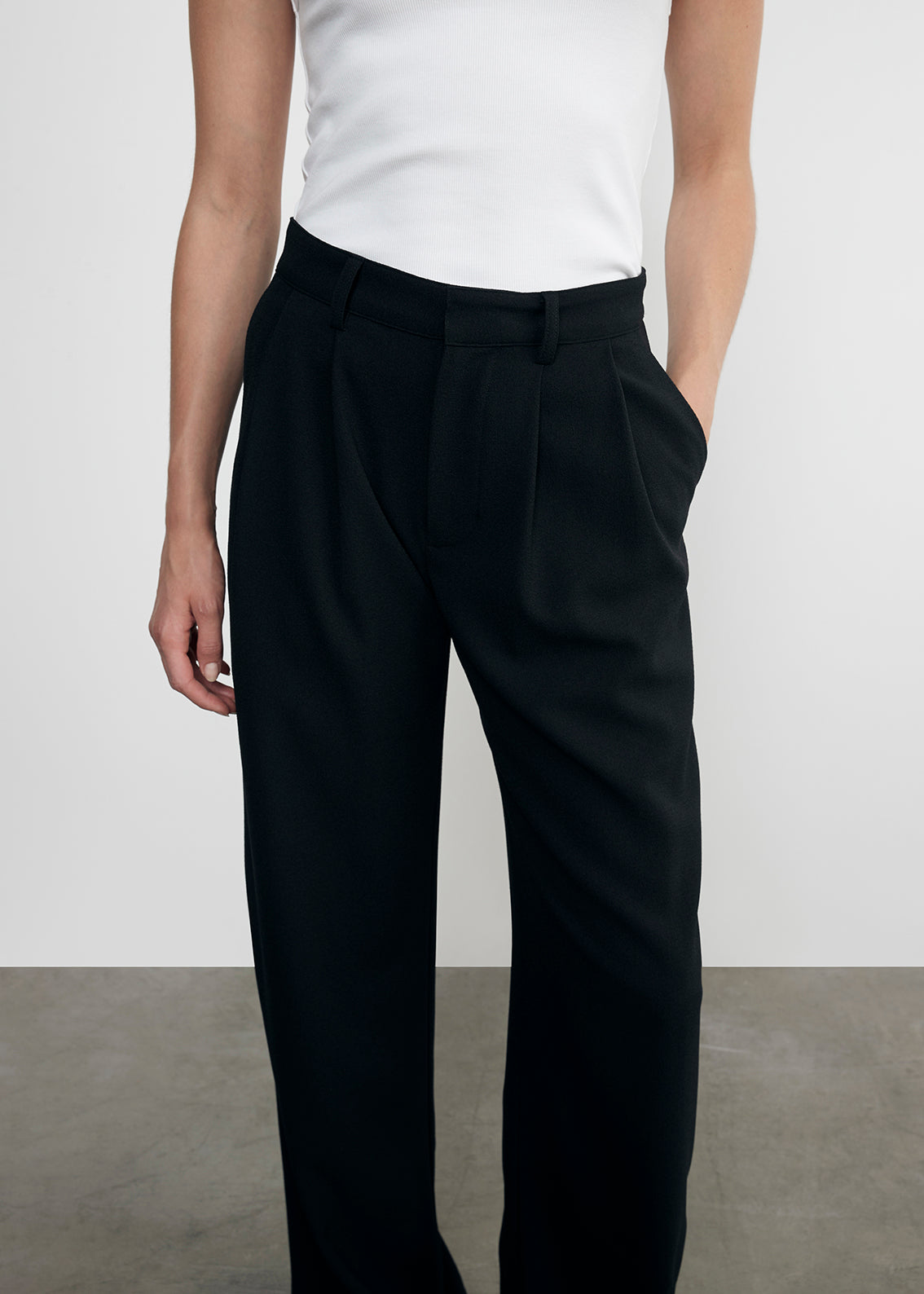 Crepe Mid Rise Trouser | Black