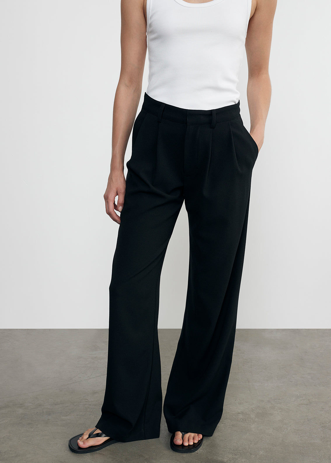 Crepe Mid Rise Trouser | Black