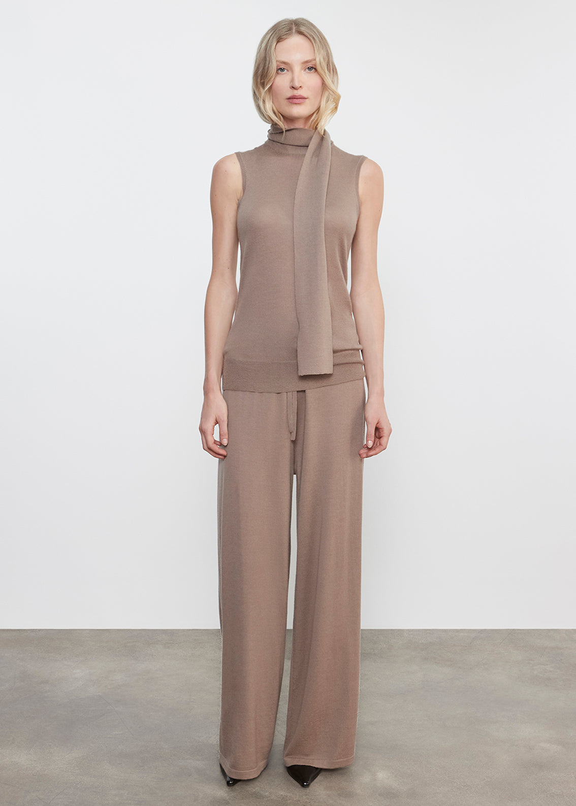 Tissue Cashmere Sleeveless Scarf Sweater | Walnut